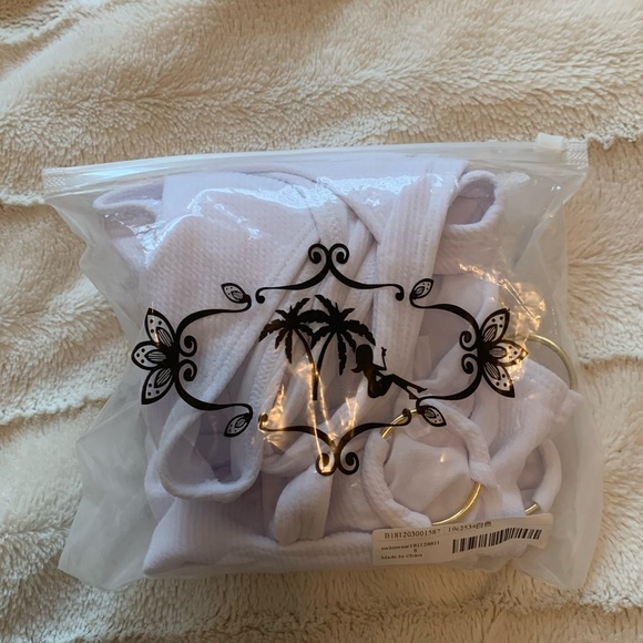 ✨3/$25✨White One Piece W/ Gold Rings*NWOT* - Picture 6 of 6